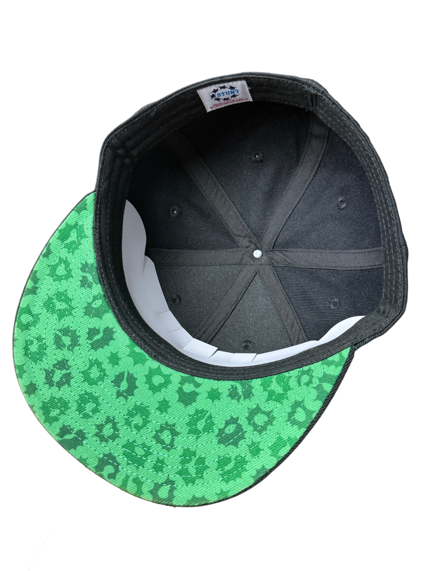 BLACK FITTED CAP